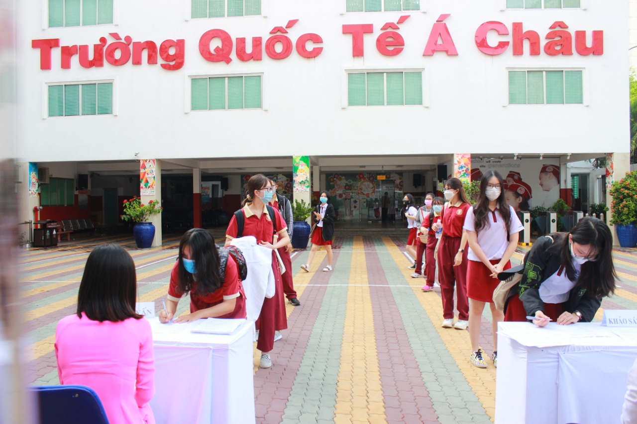 Học sinh Asian School háo hức trở lại trường sau thời gian dài nghỉ học