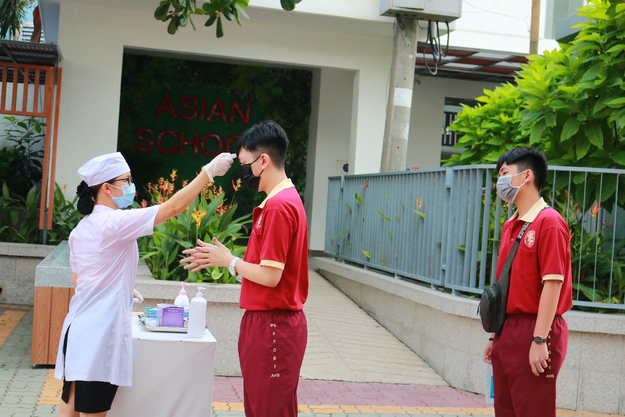 Học sinh Asian School háo hức trở lại trường sau thời gian dài nghỉ học