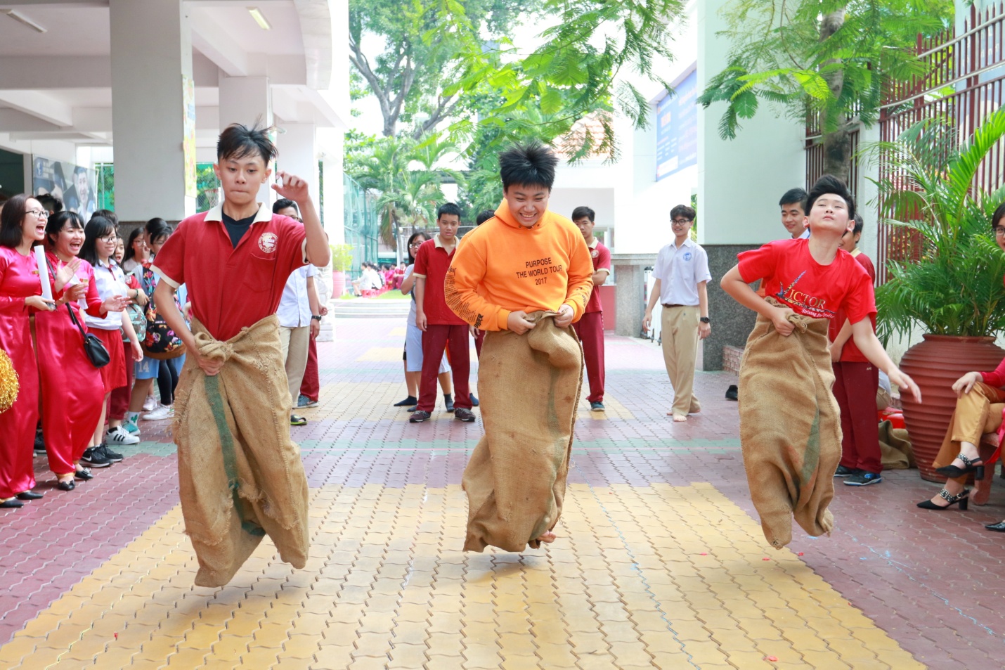 Tưng bừng sắc màu ngày hội thể thao Asian School 2018