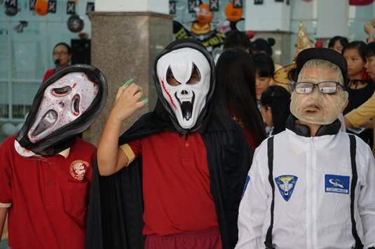 Halloween Asian School -“Nhà ma” rùng rợn thu hút học sinh 