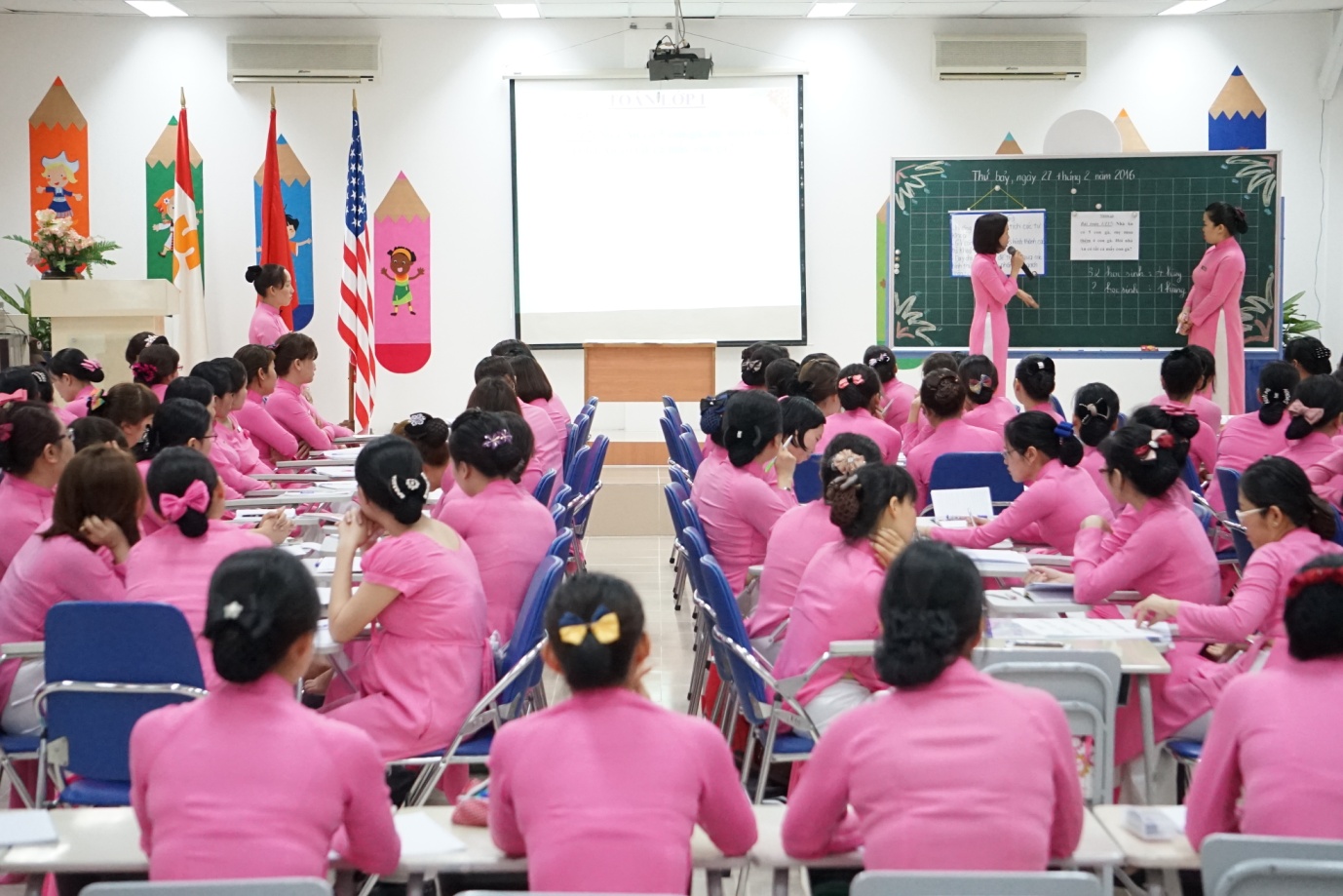 Hoạt động tập huấn giảng dạy chương trình Việt Nam năm học 2015-2016